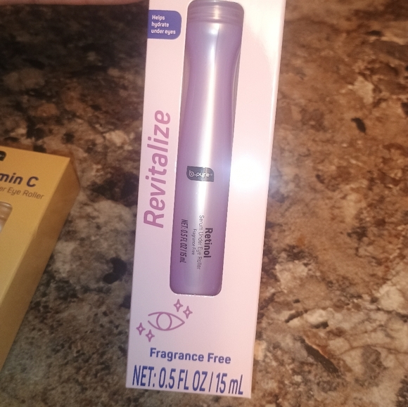 Serum under eye rollers three-piece set includes vitamin C collagen and retinol. - Picture 4 of 5